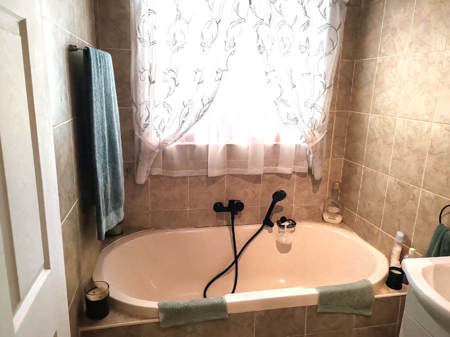 5 Bedroom Property for Sale in Bothasrus Eastern Cape